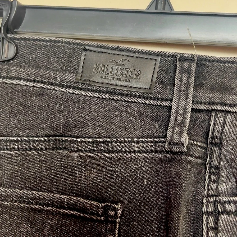 Hollister high- rise ,Black Jean Shorts Stretchy Cut-Off Design - Picture 10 of 11